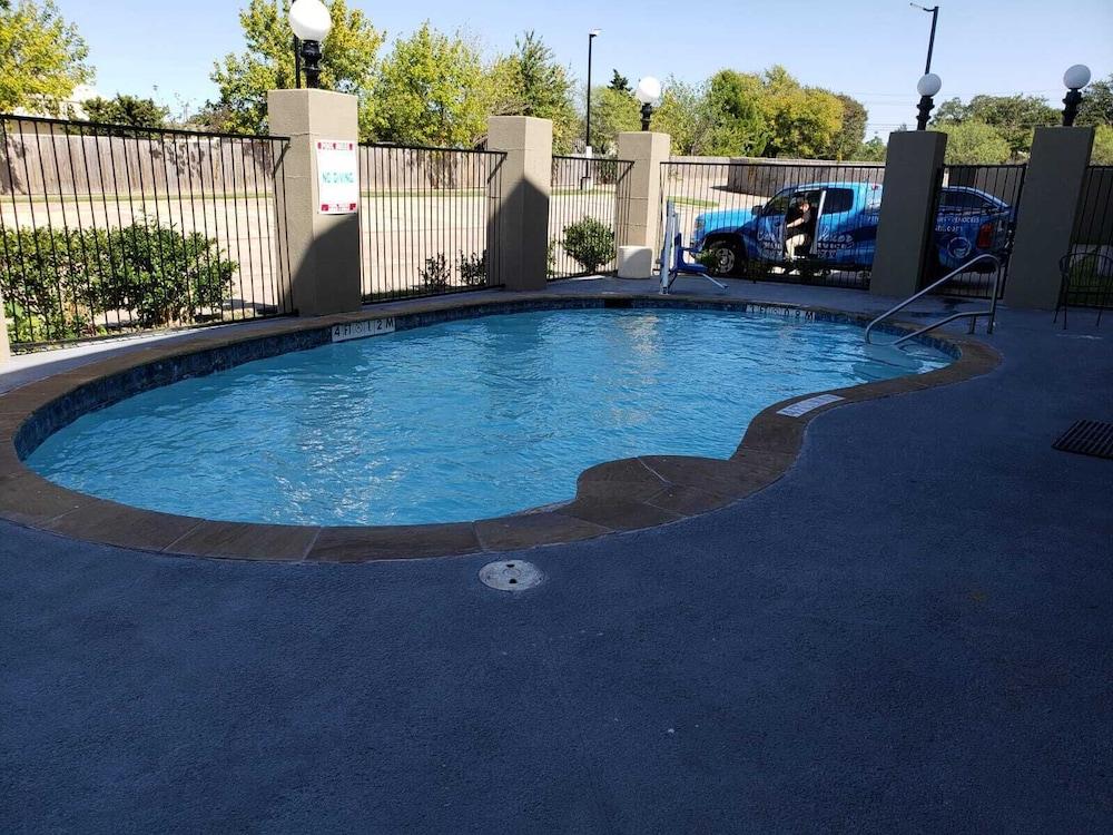 Hotel 6-mesquite, Tx - 4*