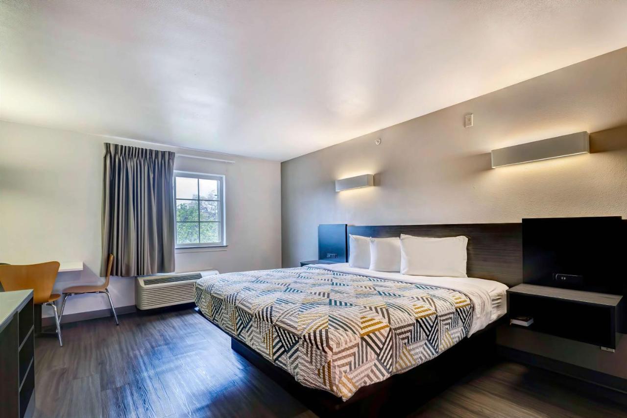 Hotel 6-mesquite, Tx -