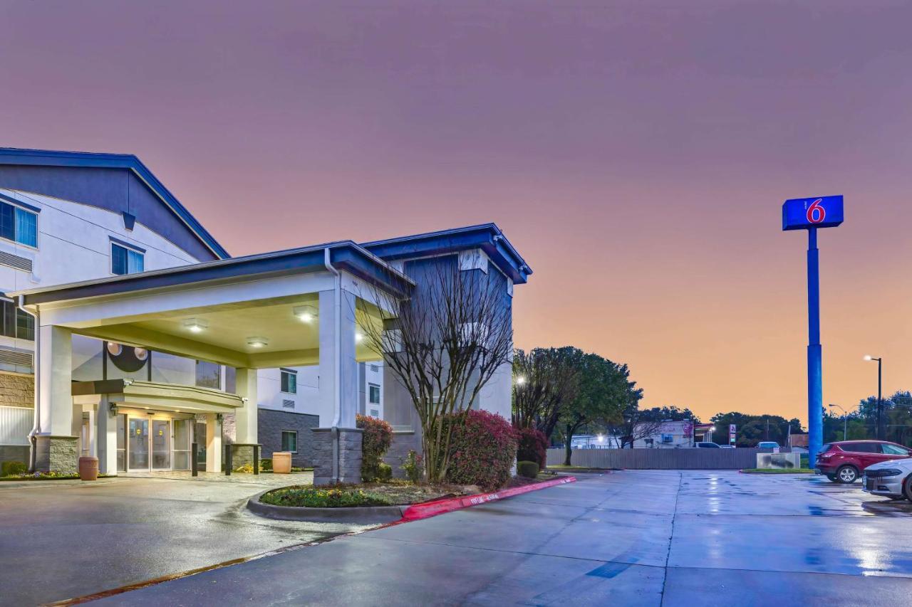 Hotel 6-mesquite, Tx -